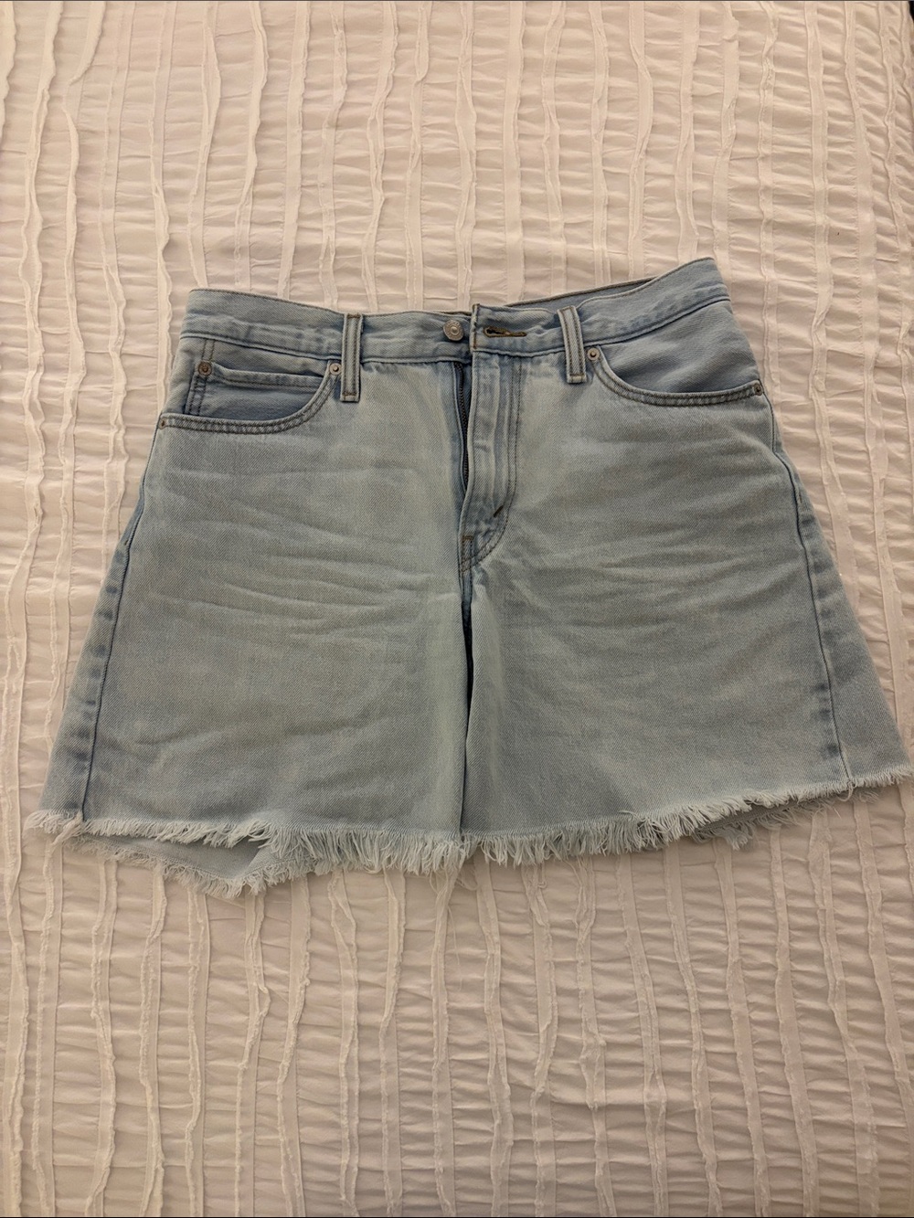 EUC Levi’s ‘94 Baggy Jean Shorts | light wash | size: 28